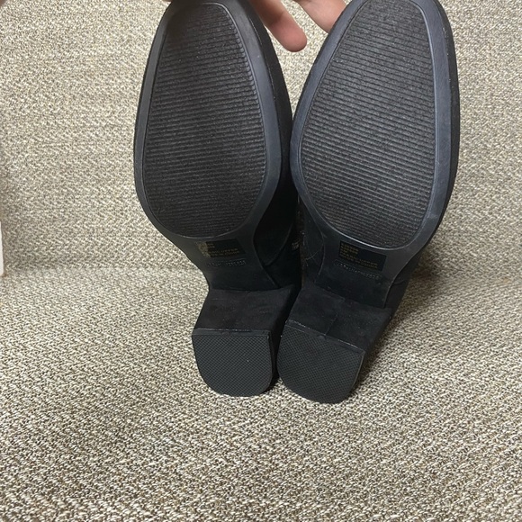 Francesca's Floral Embroidered Black Suede Booties. - Picture 4 of 8